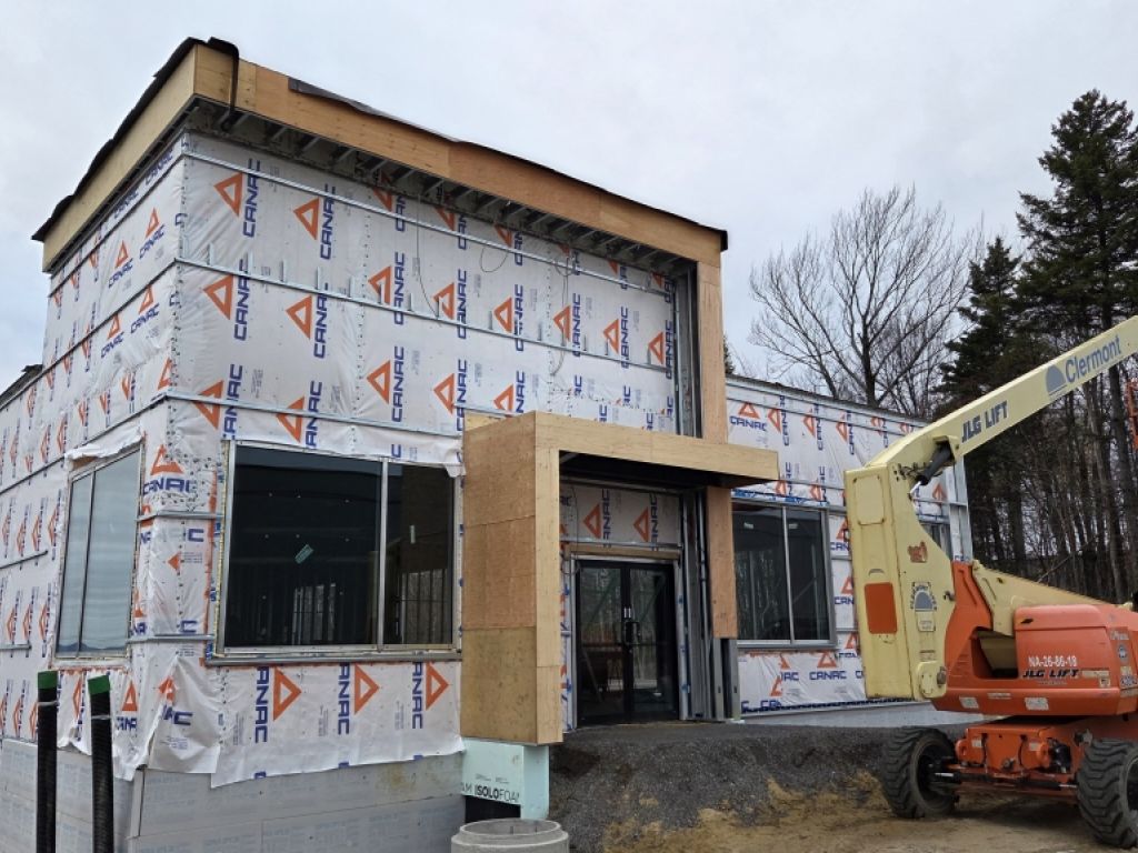 LOCAL INDUSTRIEL DANS UN IMMEUBLE NEUF BEAUPORT