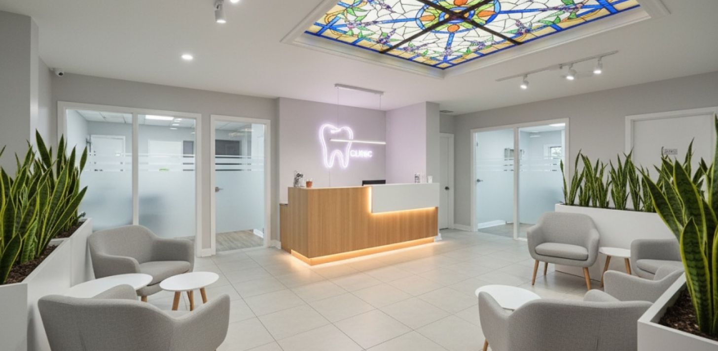 COMMERCIAL SPACE FOR LEASE � MONTREAL VILLE‑MARIE EAST | 1158 SQ FT + BASEMENT | IDEAL FOR CLINIC / PHARMACY / DENTAL / HEALTH & WELLNESS | HIGH‑GROWTH AREA (12,500 NEW CONDOS) - For Rent