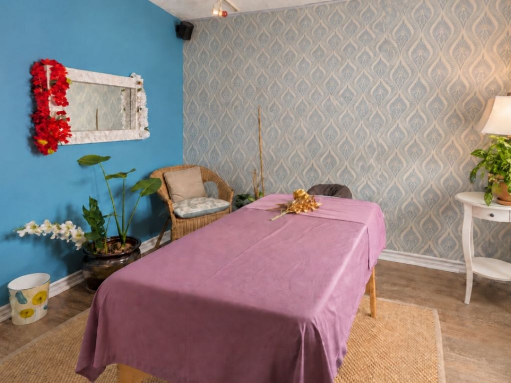 Commercial/Therapy spaces for rent at Rosemon in the heart of Plaza St. Hubert 
