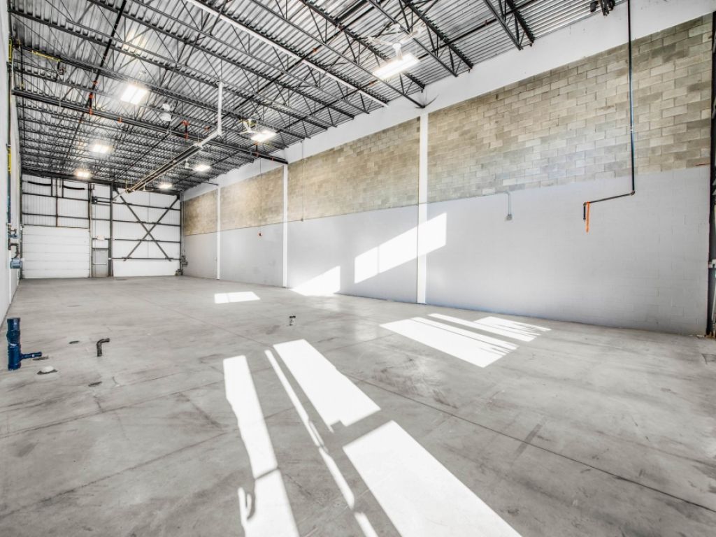 Industrial and office spaces for rent (existing and to be built) - La Prairie