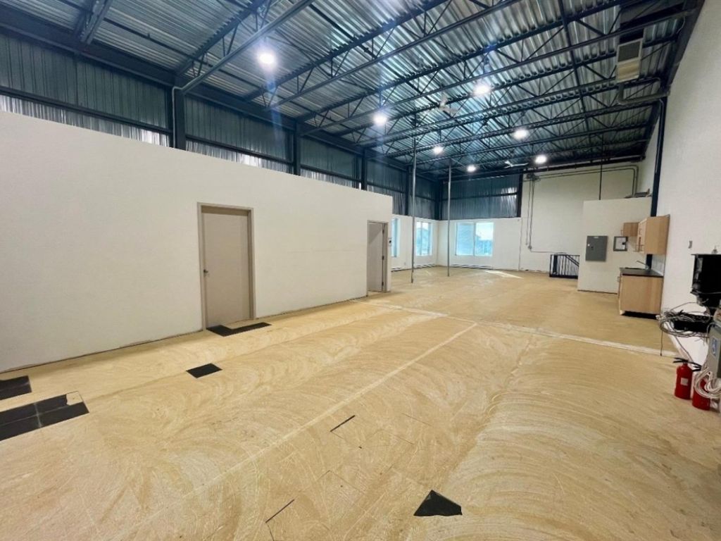 Espace bureau � louer - 1101-1111 Aut. Chomedey (A-13)