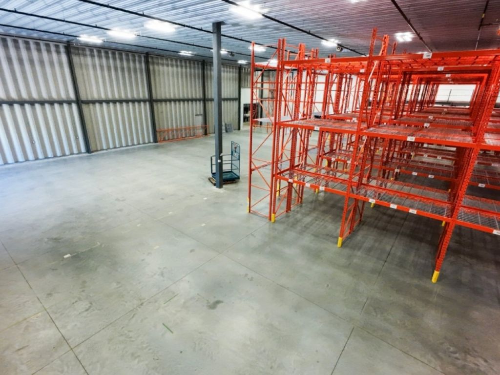 Office, showroom and warehouse