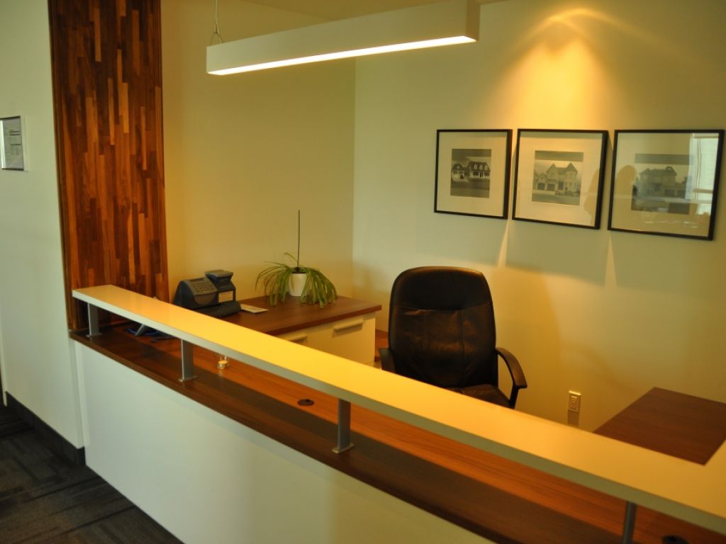 📍 Commercial Condo for Rent  1st Floor  Prime Laval Location (Hwy 440)
