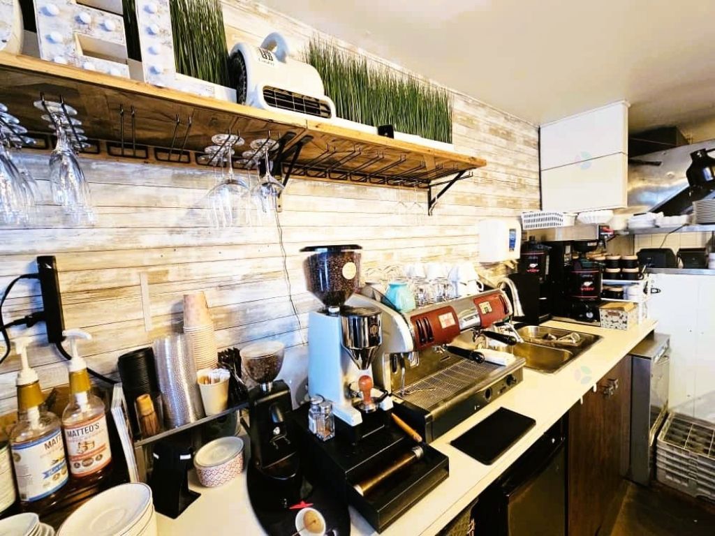 Superbe caf cl en main et bien tabli  La Prairie