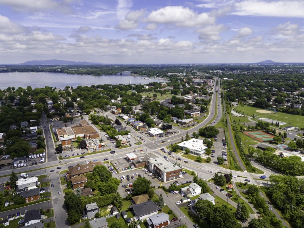 1,218 to 2,500 sq. ft. Office space for rent in modern building Chambly