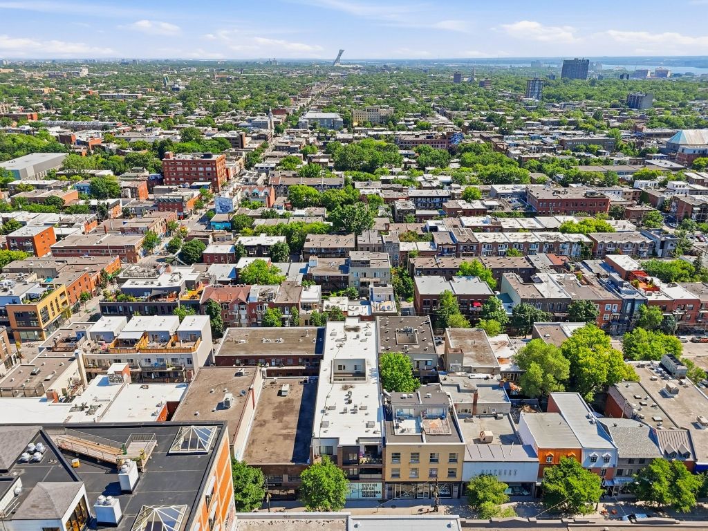 4,110 sq. ft. Commercial Space for Sale in Plateau-Mont-Royal