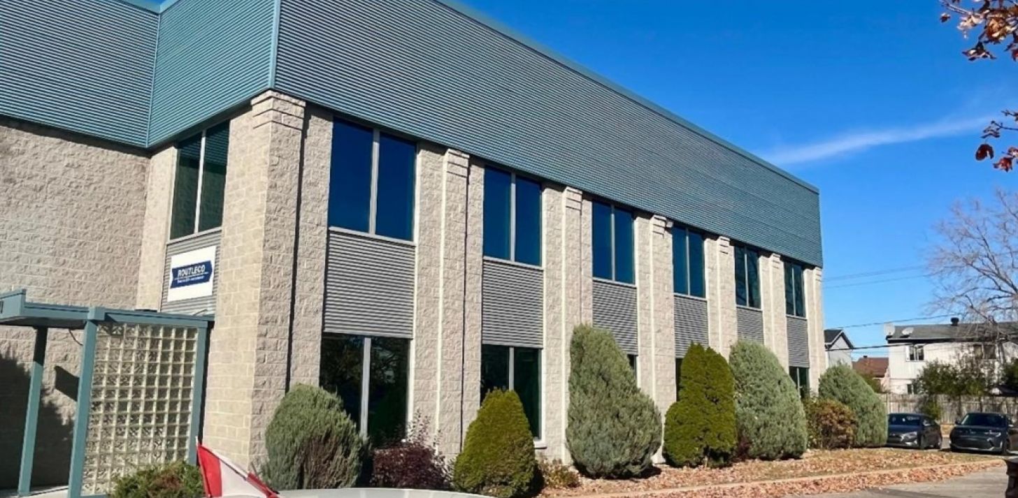 Espace bureau &agrave; louer - 1101-1111 Aut. Chomedey (A-13) - &Agrave; louer