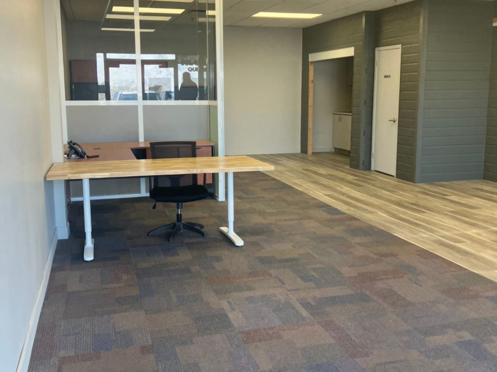 Local Commercial Bouvier-Lebourgneuf-Quebec 900pi2