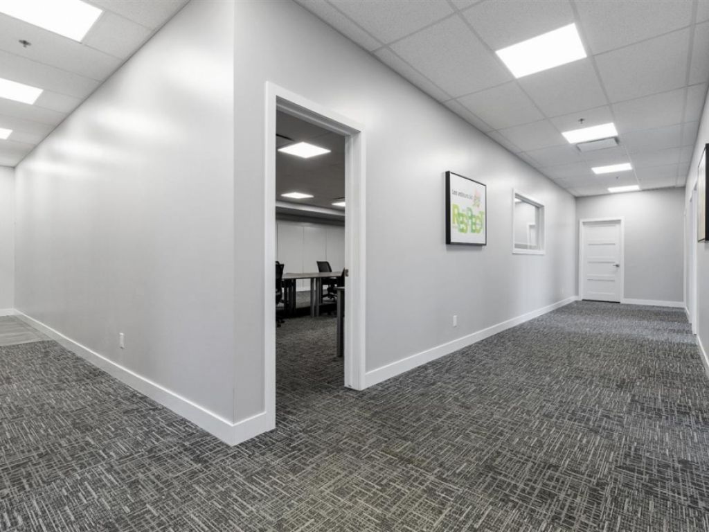 Espace industriel � louer - 1320-1324 Av. de la Gare