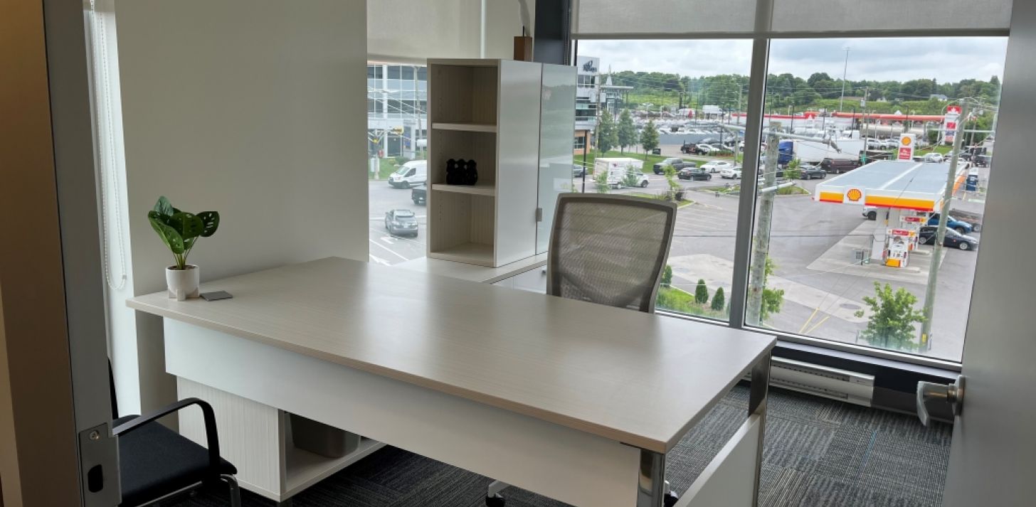 Bureaux meubl&eacute;s &agrave; louer - &agrave; partir de 900$ par mois - For Rent