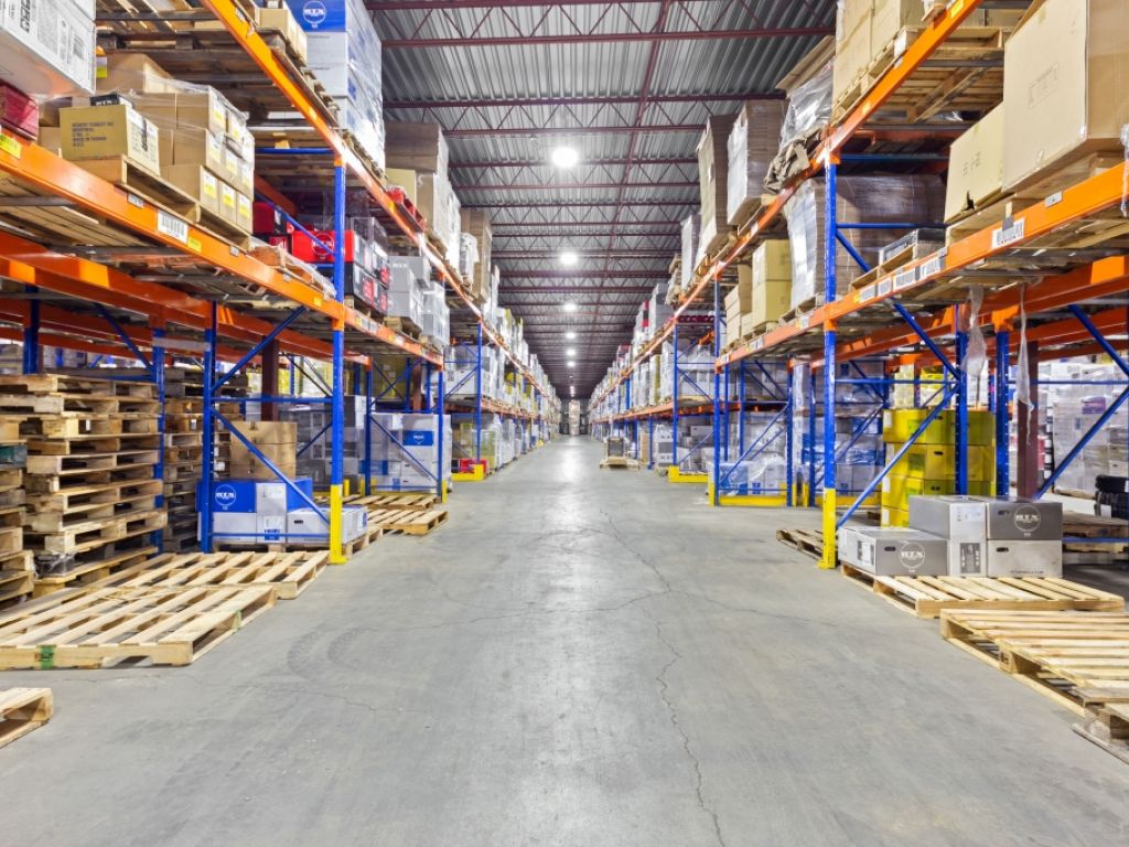 Industrial & commercial space for rent  accessible and flexible in the heart of Montrgie