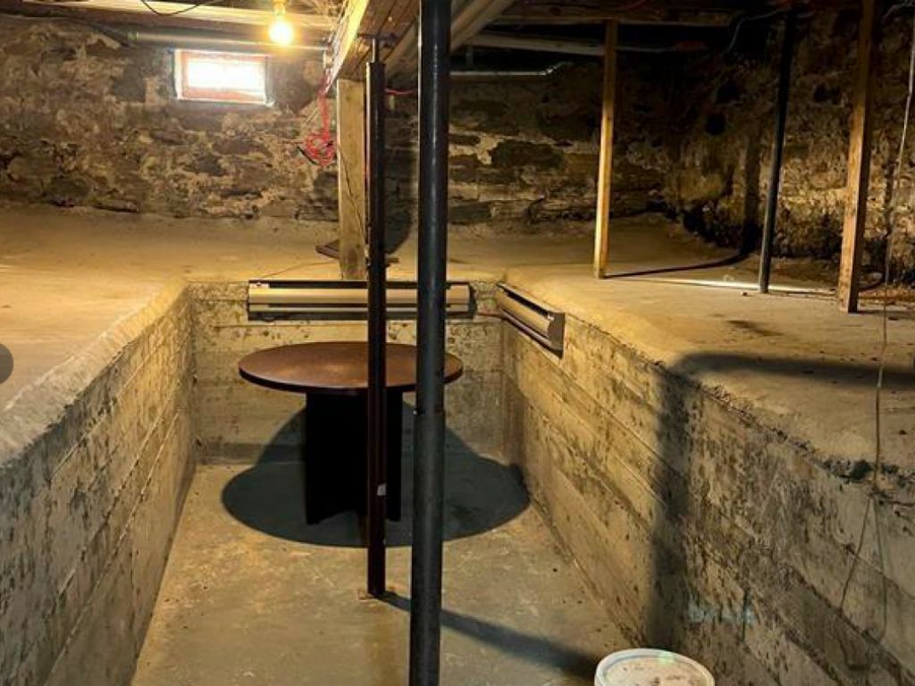 Commercial office for rent in Laval (basement)