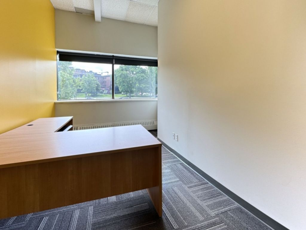 Bureau 220 - Plaza Laval  Ste-Foy