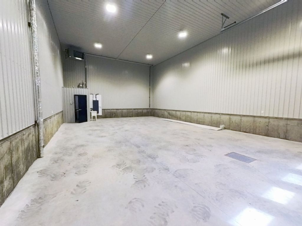 LOCAL INDUSTRIELPONT-ROUGE, QC - 1500PC