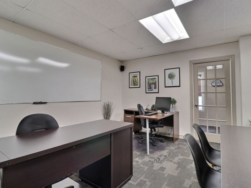 Office for rent 775 sf - 3 closed offices, ideally located in Boisbriand