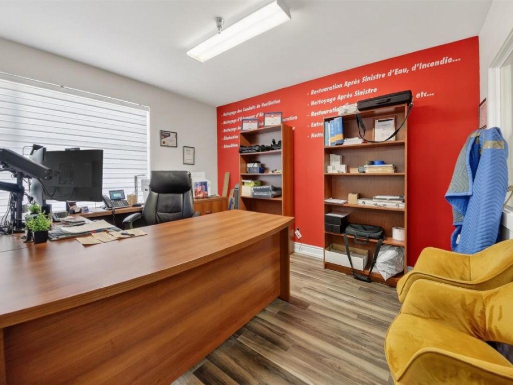 Espace industriel � louer - 11685 Mt�e Ste-Marianne