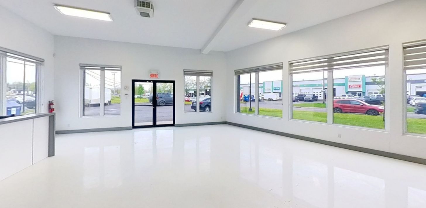 Local commercial à louer | 1445, boulevard Central, Québec - For Rent