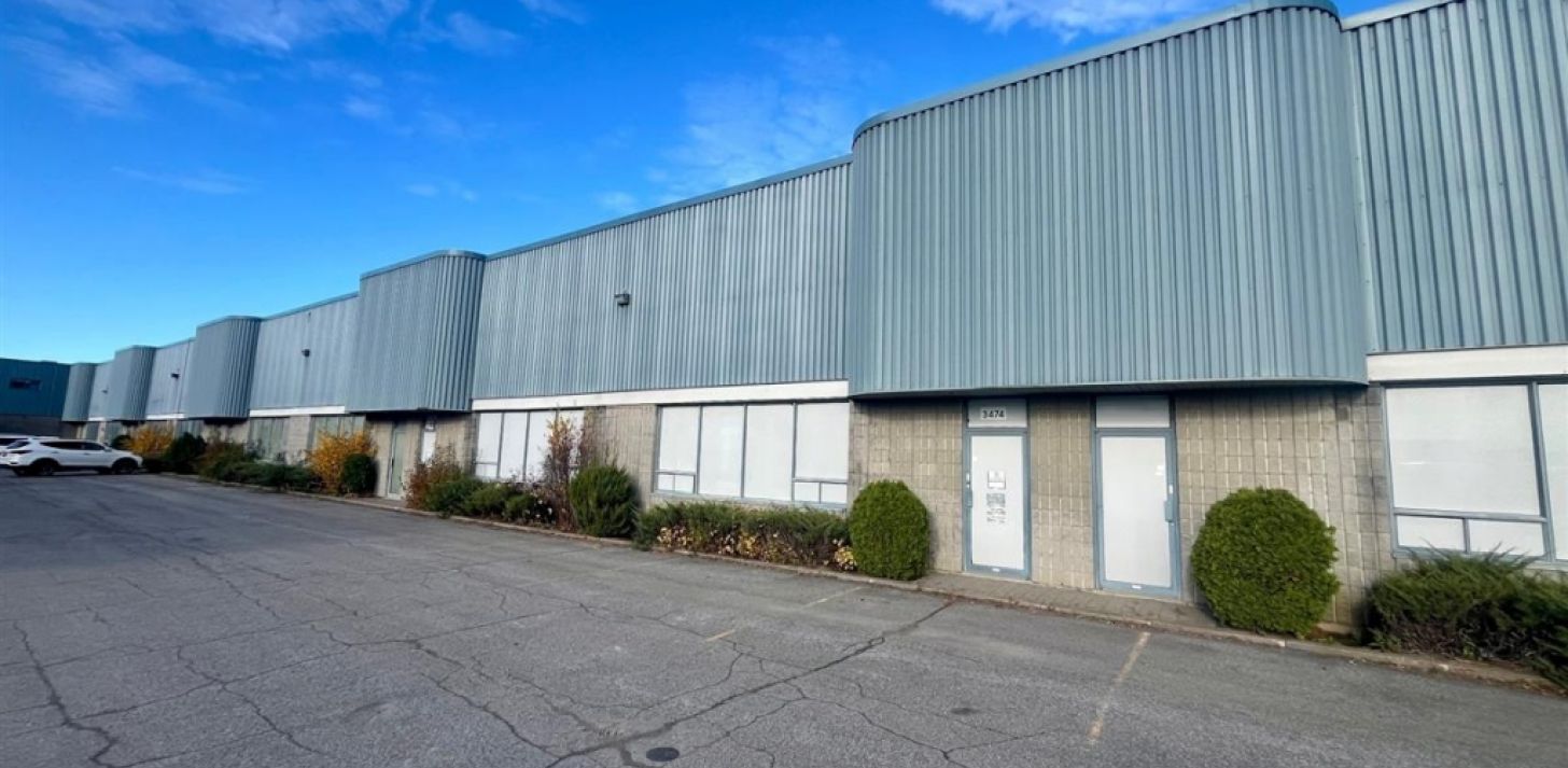 Espace industriel &agrave; sous-louer � 3474 Av. Francis-Hughes, Laval (Chomedey) - &Agrave; louer
